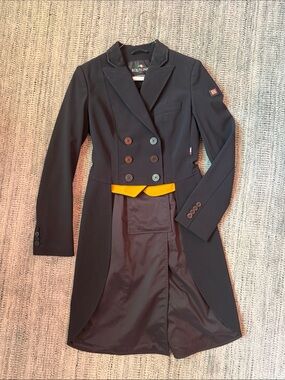 Equiline Mackenzie Hunter Shadbelly Show Coat Great Condition